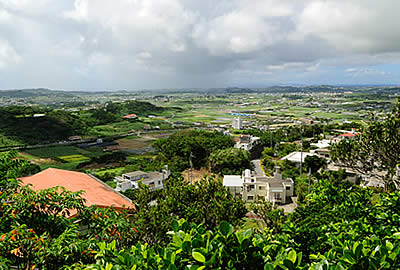 低平な沖縄本島南部の地形